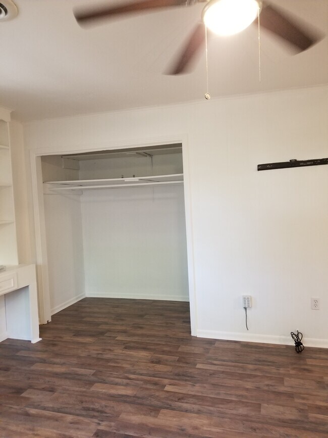 Building Photo - 3144 Woodville Cir