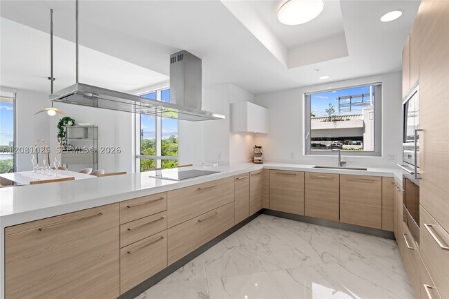 Building Photo - 17111 Biscayne Blvd