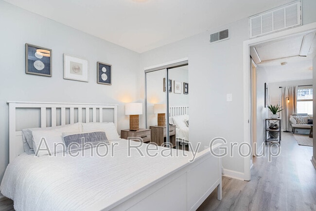 Building Photo - 909 Pacific Ave