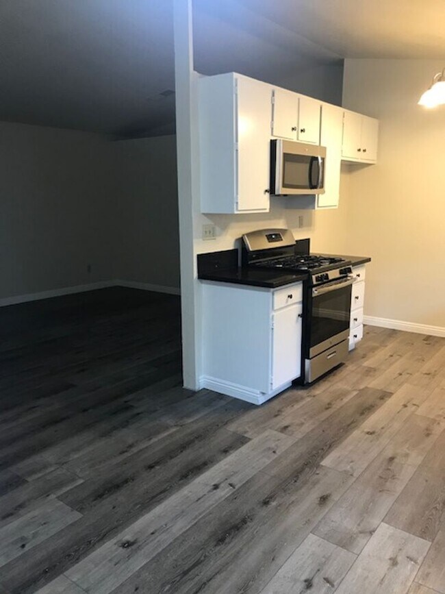 Building Photo - Rancho Meadows