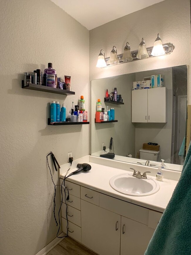 Building Photo - Great 1 Bedroom / 1 Bathroom Condo in Downtown Orlando!
