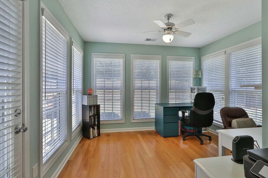 Building Photo - 195 Hunterian Pl