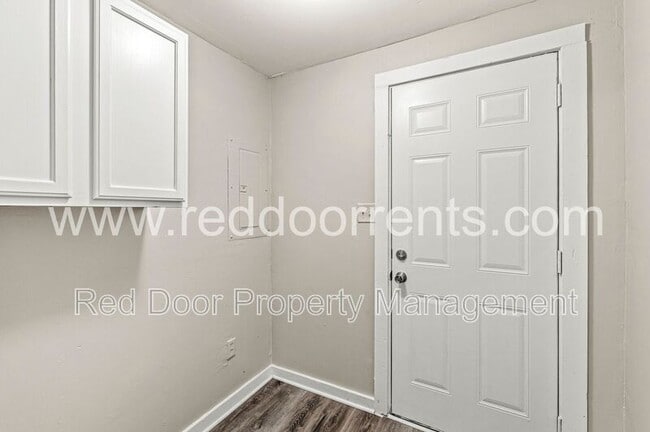 Building Photo - 972 Edgemont Ave