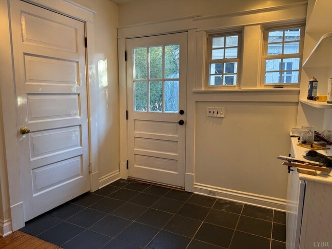 Building Photo - 1506 Hamilton Dr