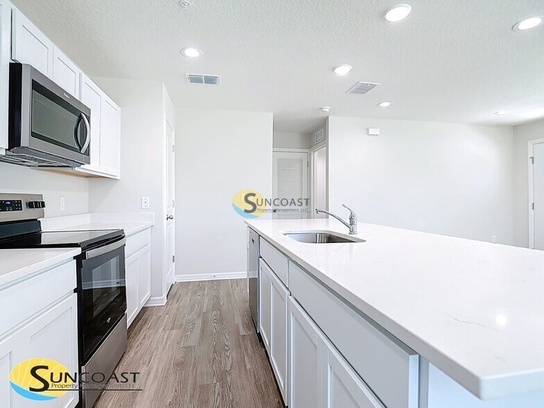 Building Photo - 3821 SW 43rd Ct