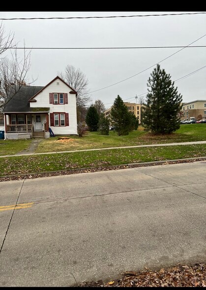 Building Photo - 309 S Willow St