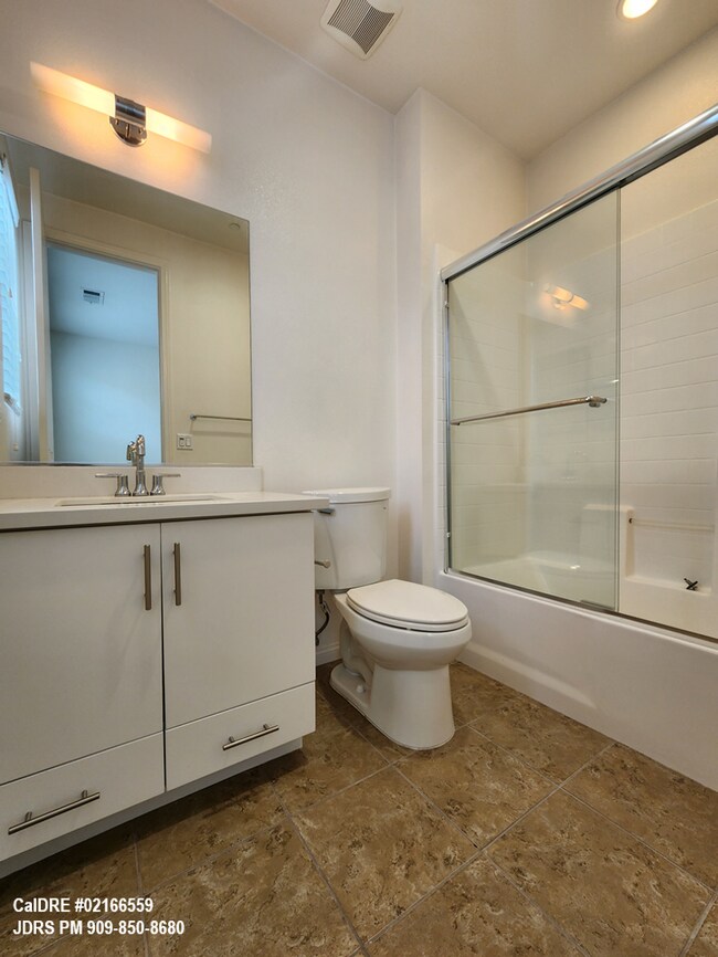 Building Photo - Azusa 2 bedroom Townhome