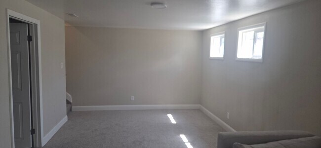 Building Photo - 2906 Cabrillo Cir