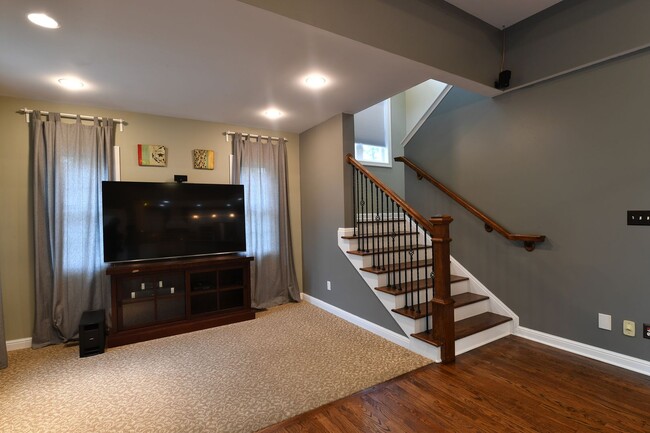 Building Photo - Kirkwood 5 bedroom / 3 full bathroom home
