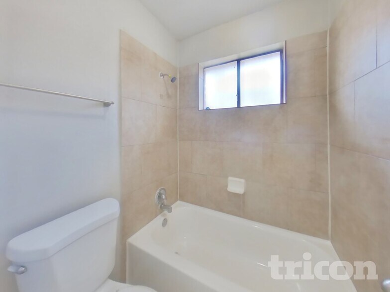 Building Photo - 5515 Fallengate Dr