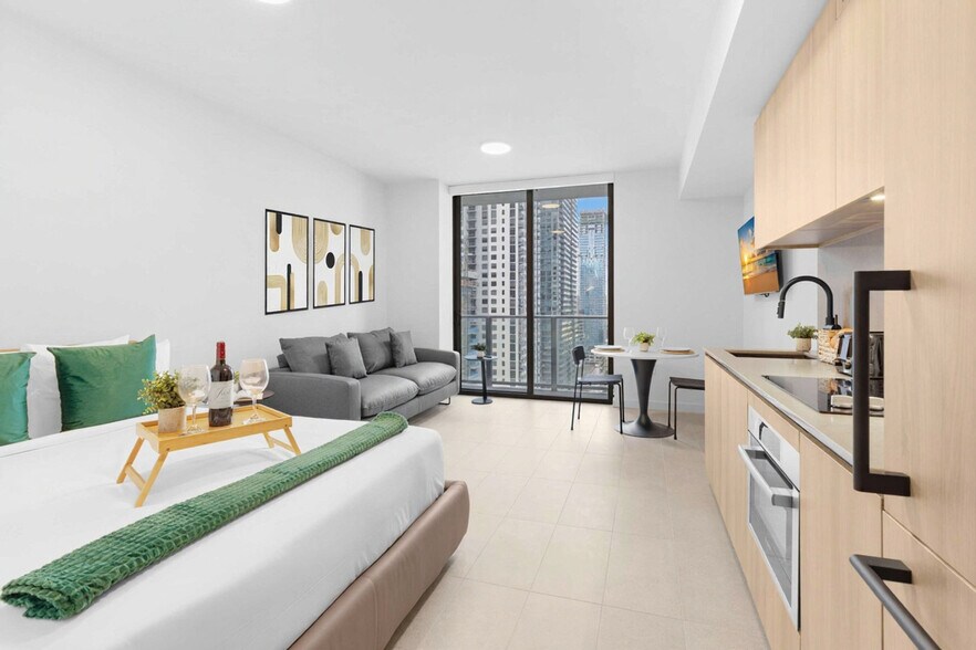 Building Photo - 501 NE 1st Ave