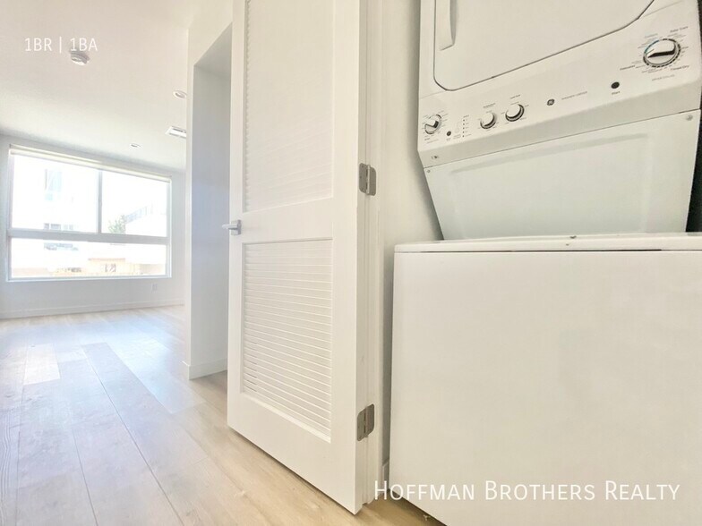 Building Photo - 233 Rosemont Ave