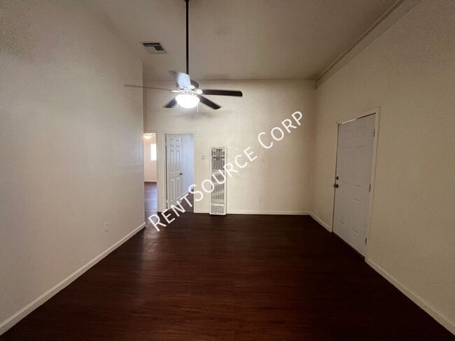 Building Photo - 1411 Nancy St