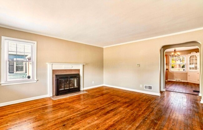 Building Photo - 50% OFF FIRST MONTHS RENT!!! 4 Bedroom 3 F...