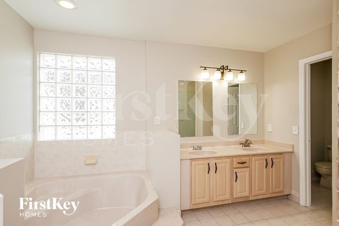 Building Photo - 9050 SW 157th Pl