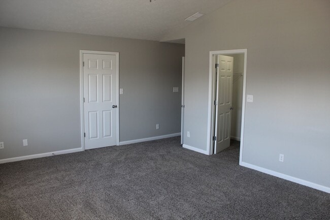 Building Photo - Now Available! Spacious 3 BR in Avon Schools