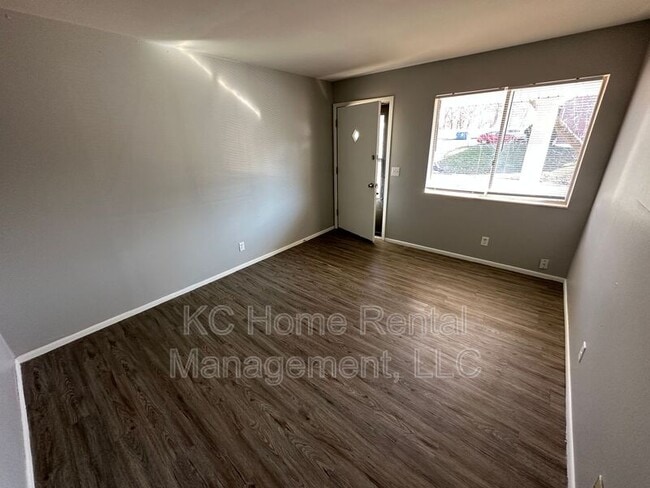 Building Photo - 2210 NE 77th St