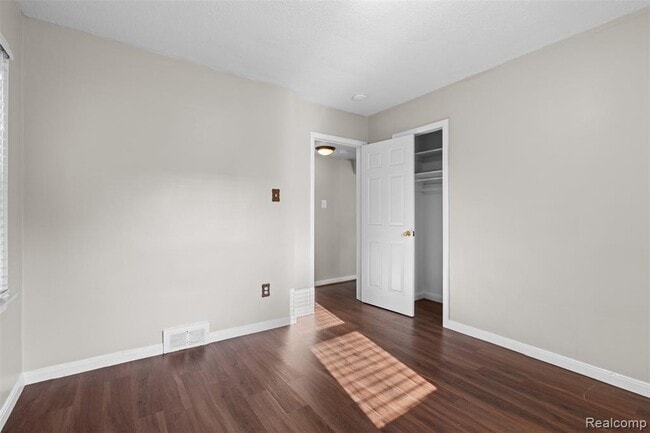 Building Photo - 24696 Wilmot Ave