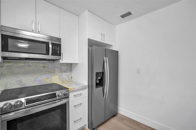 Building Photo - 3980 SW 121st Ave