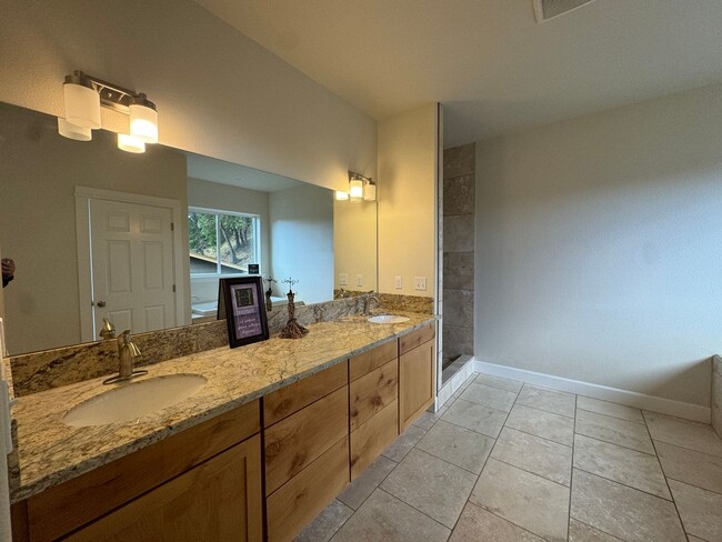 Building Photo - Brand new 3 bedroom 2 bath home in 55+ Com...