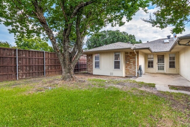 Building Photo - Gorgeous Hidden Treasure in Garland