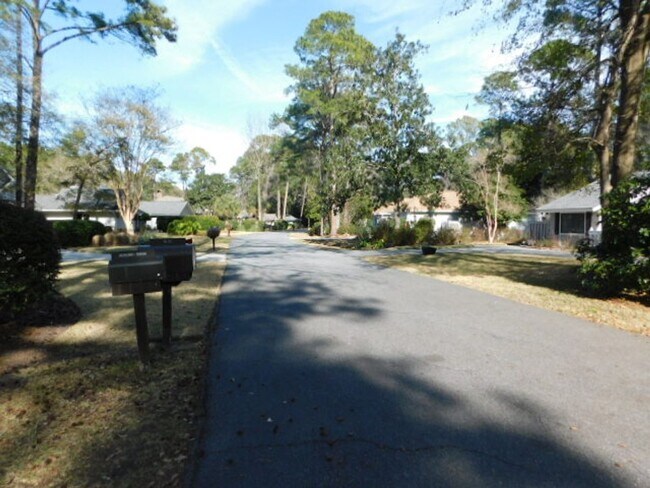 Building Photo - Lovely Remodeled Home In Hilton Head Plantation