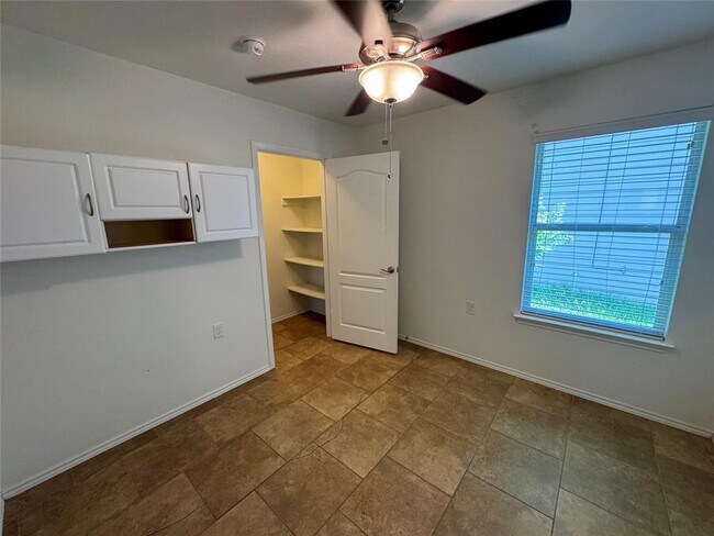 Building Photo - 8901 Stambourne St