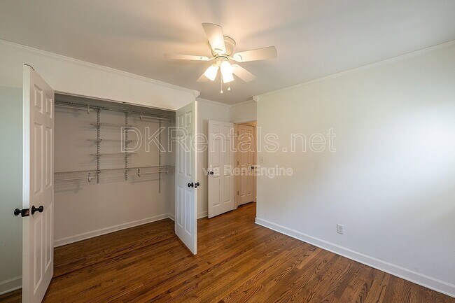 Building Photo - 245 Brook Dr