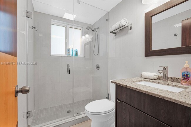 Building Photo - 1025 94th St