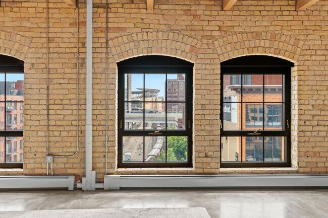 Building Photo - 404 N Washington Ave