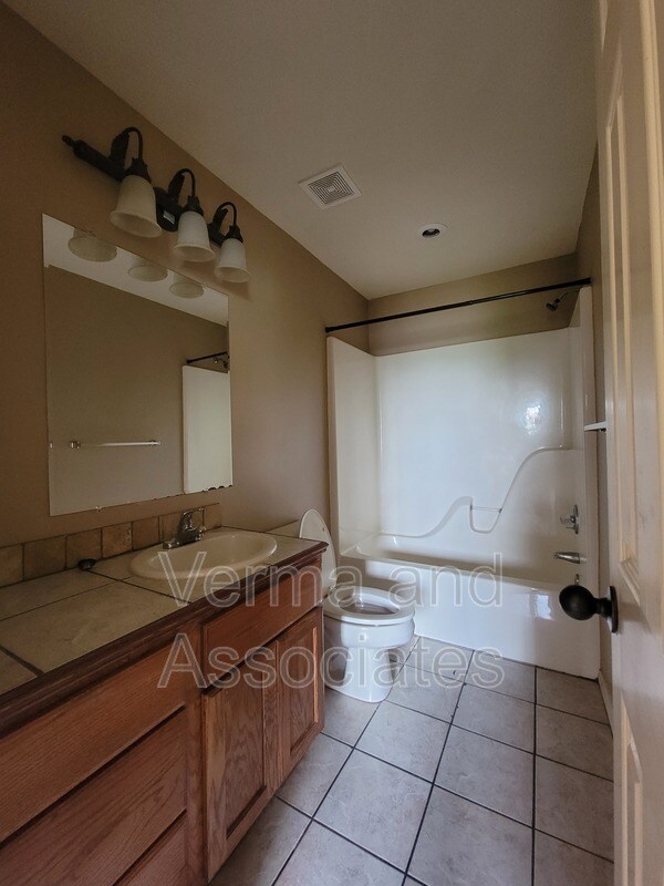 Building Photo - 192 Fair St