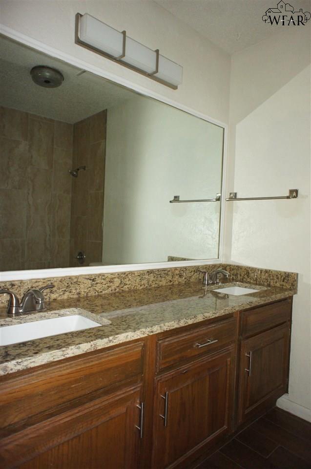Building Photo - 4613 Spring Shadow Dr