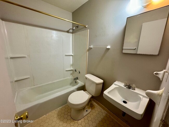 Building Photo - 6807 Crestview Dr