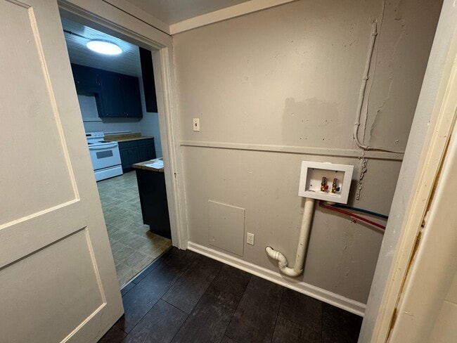 Building Photo - 2 Bedrooms- 1 Bathroom- Apartment in Lindale!