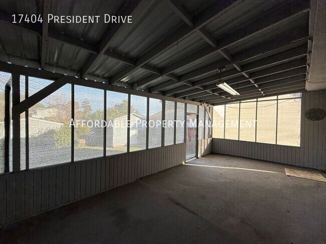 Building Photo - 17404 President Dr