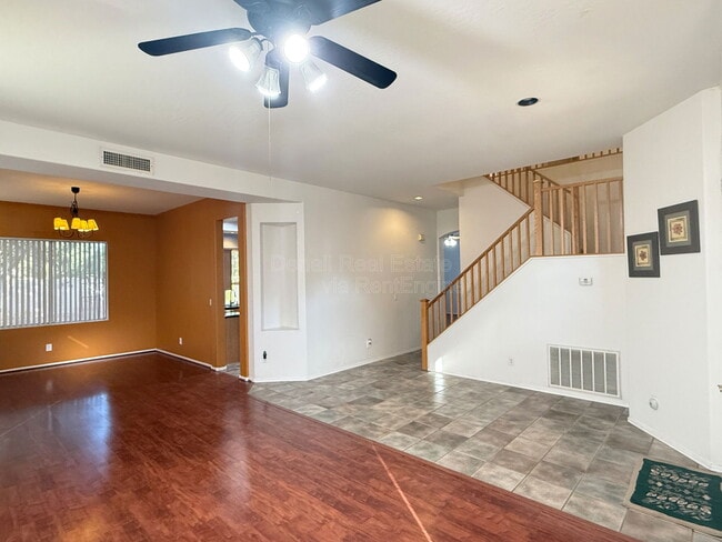 Building Photo - 9786 S La Rosa Dr