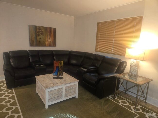 Building Photo - 1012 W Hernandez St