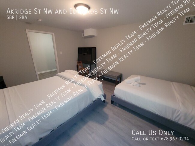 Building Photo - 1471 Akridge St NW