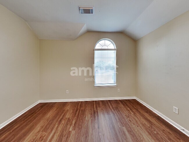 Building Photo - 10006 Tulip Trails Ct