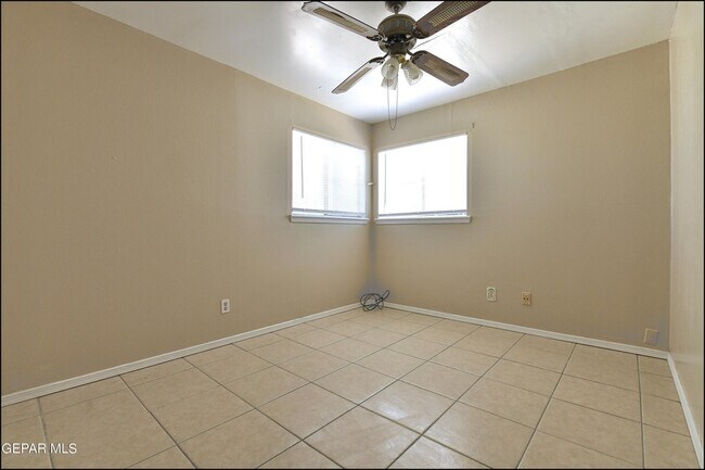 Building Photo - 10711 Ivanhoe Dr