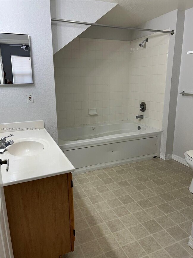 Building Photo - 4004-4004 San Gallo Dr