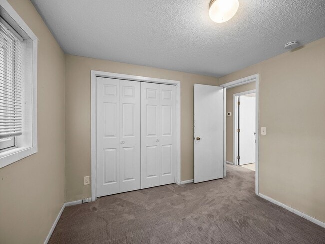 Building Photo - 3 Bedroom Golden Valley Home