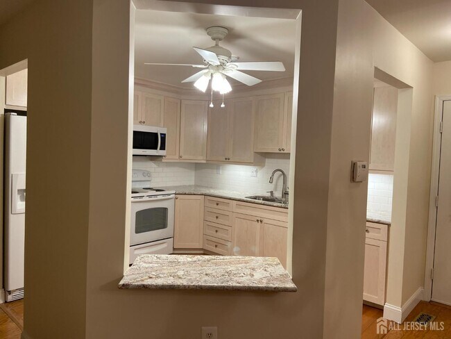 Building Photo - 8 Benjamin Franklin Dr