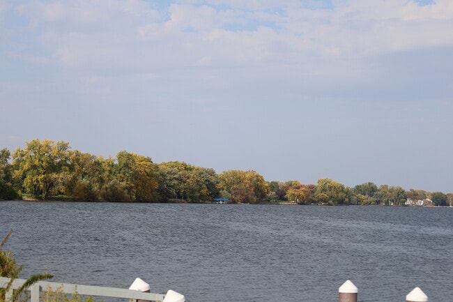 Boat Landing 3 - 667 S Park Ave