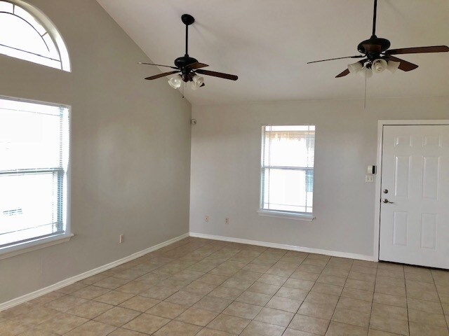 Building Photo - 724 S O'Hare Dr