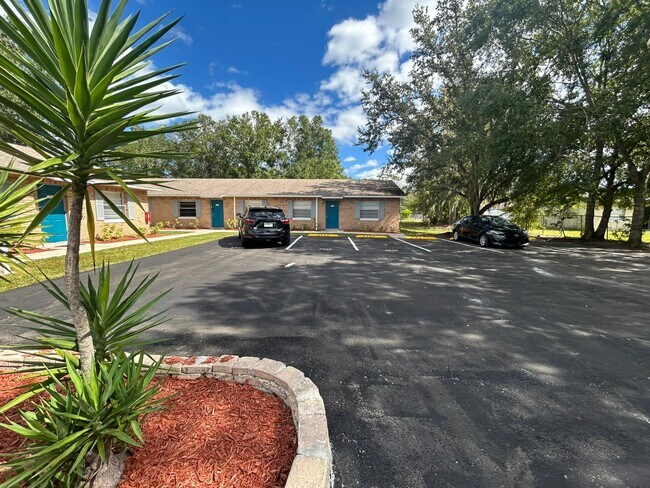 Building Photo - 3221 Pershing St