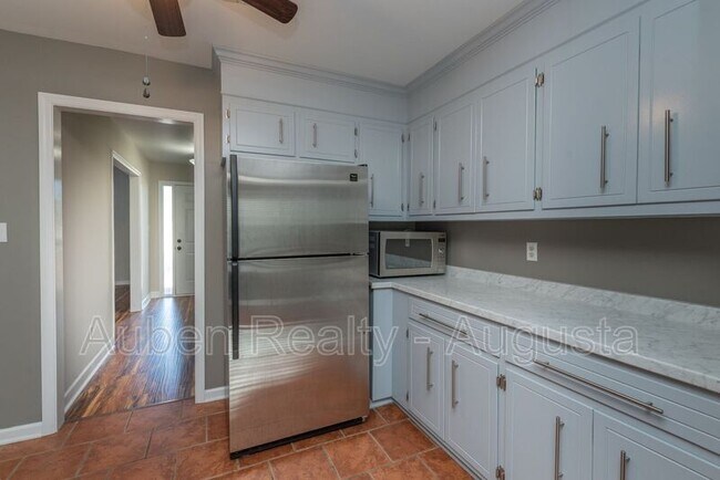 Building Photo - 250 Brooks Dr