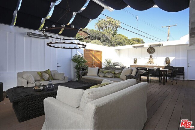Building Photo - 27036 Malibu Cove Colony Dr