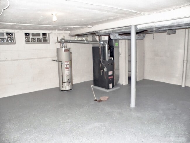 Building Photo - 3 bed - 1.5 Bath Cape Cod for Rent