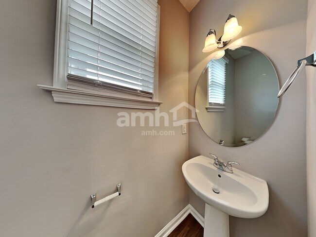 Building Photo - 209 Haywood Ln